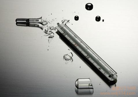 溫度計(jì)碎了，溫度計(jì)摔碎了水印怎么處理？